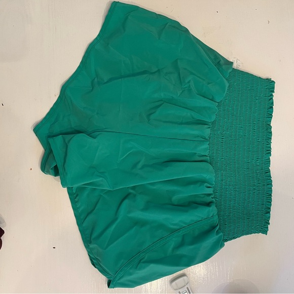 Offline by Aerie Real Me Smocked Running Short Green Size Large EUC - Picture 3 of 6